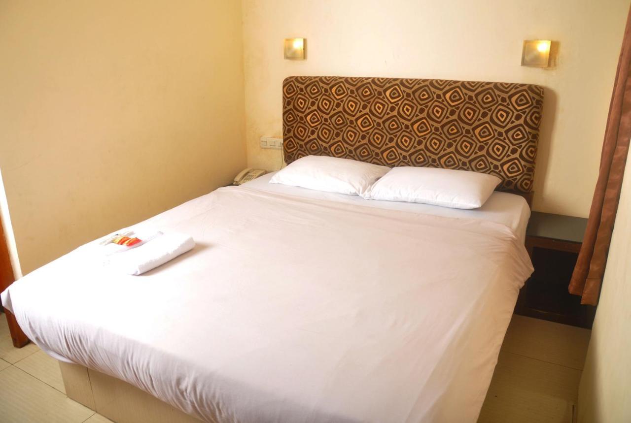 Ams Penthouse Hotel Jakarta Buitenkant foto