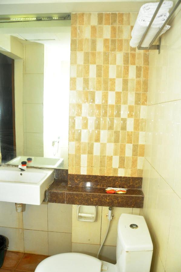 Ams Penthouse Hotel Jakarta Buitenkant foto