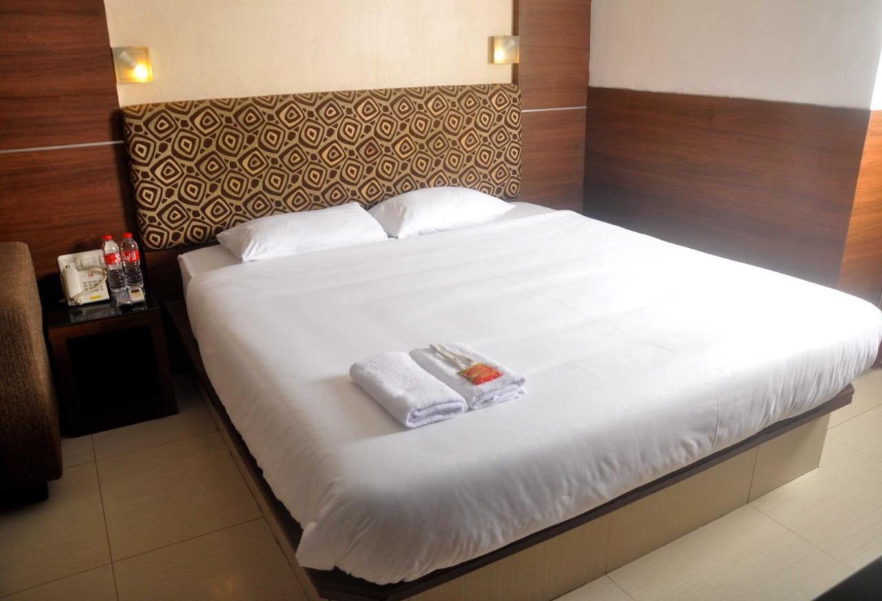 Ams Penthouse Hotel Jakarta Buitenkant foto
