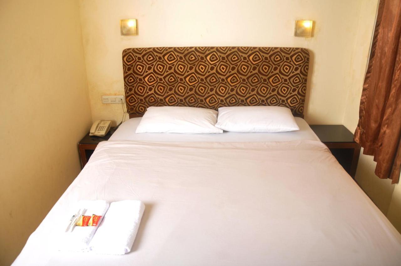 Ams Penthouse Hotel Jakarta Buitenkant foto