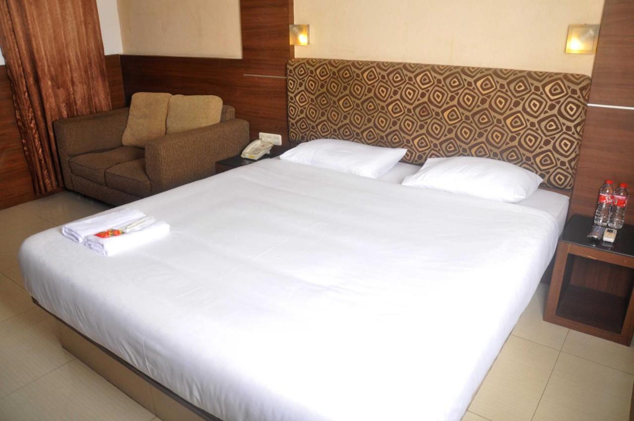 Ams Penthouse Hotel Jakarta Buitenkant foto